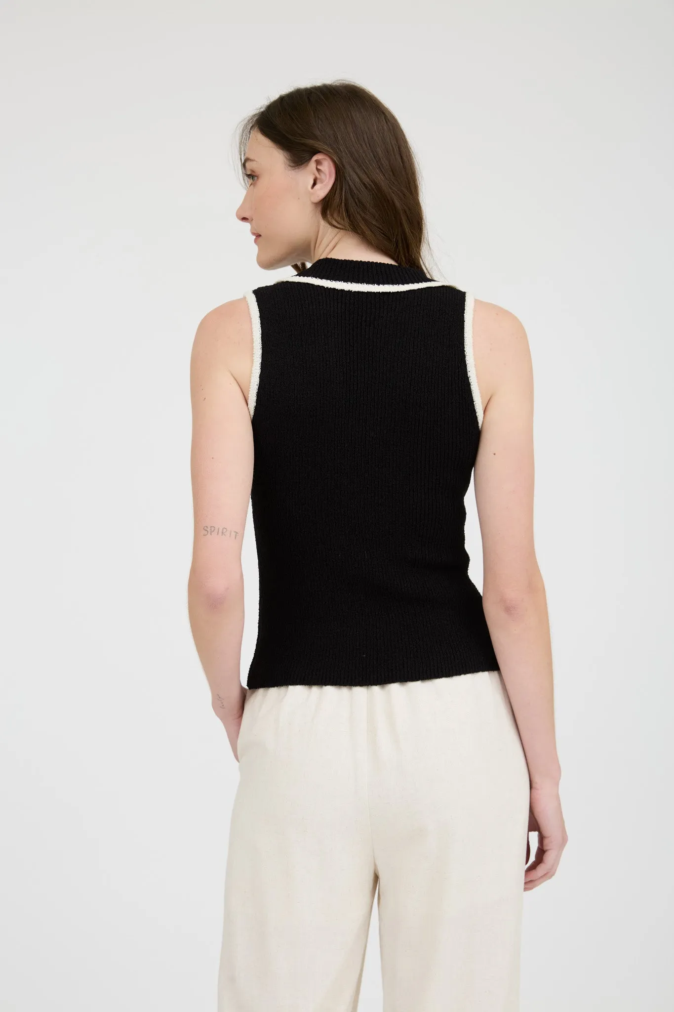 COLLARED BUTTON DOWN CONTRAST KNIT SWEATER VEST