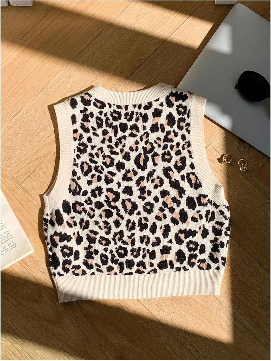 GORGLITTER Women's Leopard Print Knit Sweater Vest Y2k Sleeveless Round Neck Cropped Vest Tops