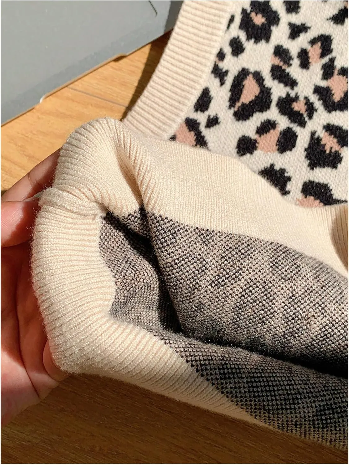 GORGLITTER Women's Leopard Print Knit Sweater Vest Y2k Sleeveless Round Neck Cropped Vest Tops